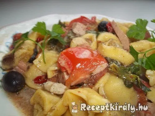 Sajtos tortellini pizzasonkával tejszínes szósszal recept