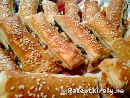 Sajtos medvehagymás baconos stangli recept