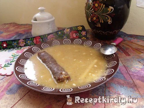 Sárgaborsóleves tarhonyával és füstölt kolbásszal recept