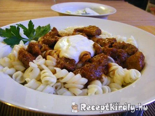 Sertéspörkölt