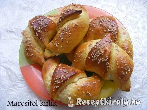 Sonkás sajtos kifli recept