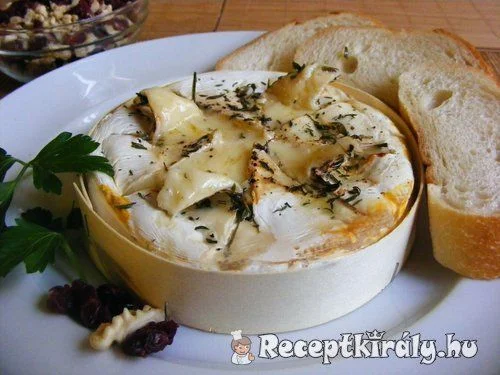 Sült camembert
