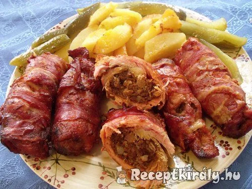 Szalonnába tekert töltött sertéscomb kolbásszal