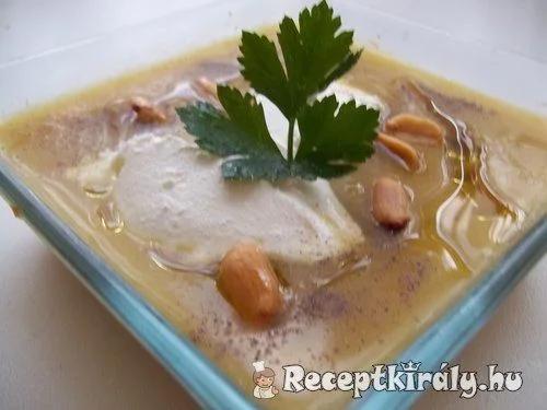 Tejfölös cukkini krémleves mogyoróval recept