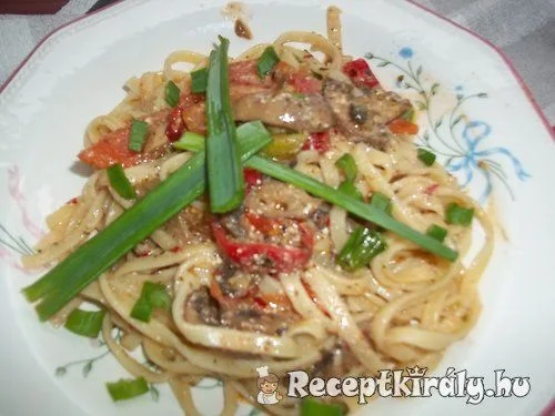 Tejszínes gombás tészta medvehagymával recept
