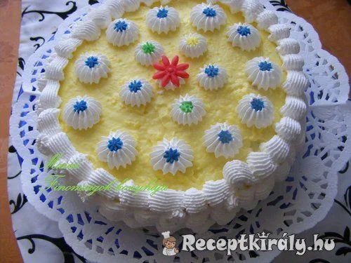 Tejszínhabos vaníliakrémes torta