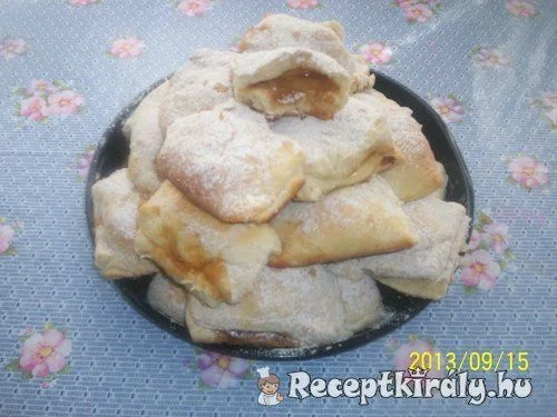 Tepertős-lekváros párnácska recept