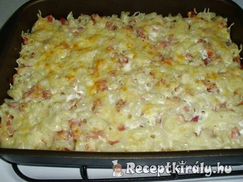 Tepsiben sült sonkás tészta recept