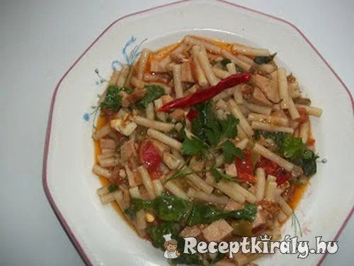 Tubetto Rigatto pizzasonkával tojással zöldségekkel recept