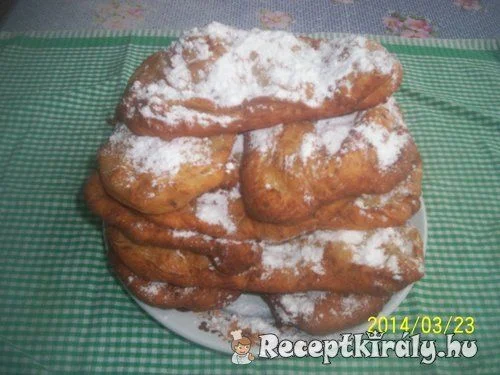 Túrókrémes lángos recept