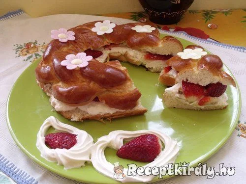 Túrós-epres fonott koszorú recept