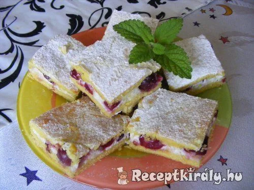 Túrós meggyes kocka