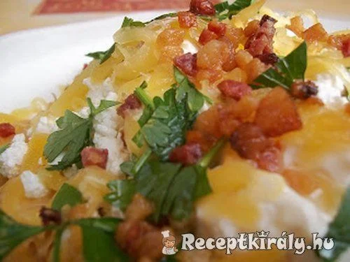Túrós tejfölös sajtos tészta sült baconnel