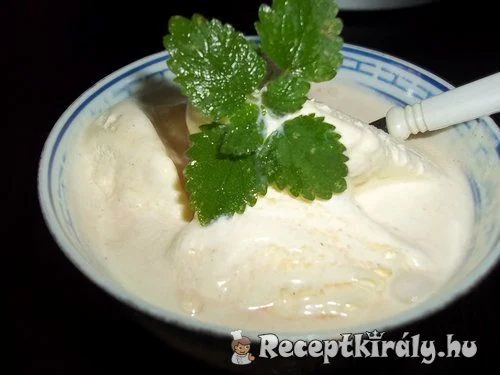Vaníliafagylalt rummal mazsolával és mentával recept