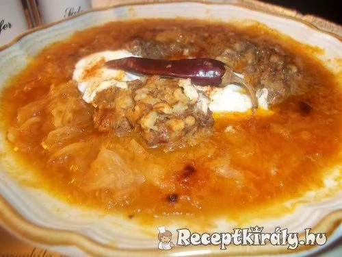 Vörösboros lucskos káposzta húsgombóccal recept