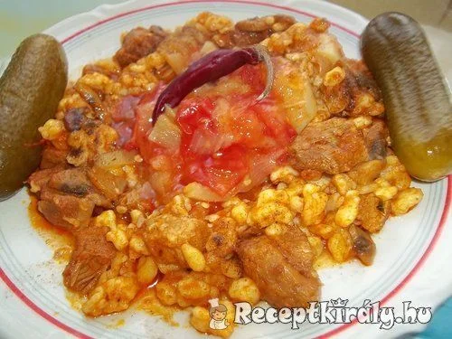 Vörösboros sertéspörkölt nokedlivel lecsóval recept