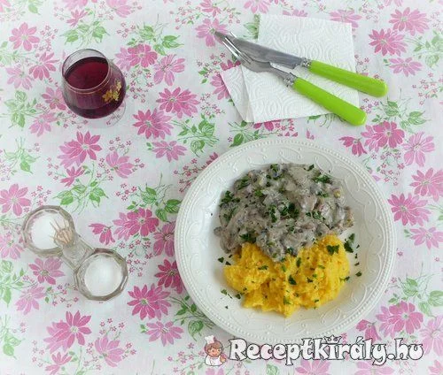Vörösboros-tejszínes gomba polentával recept