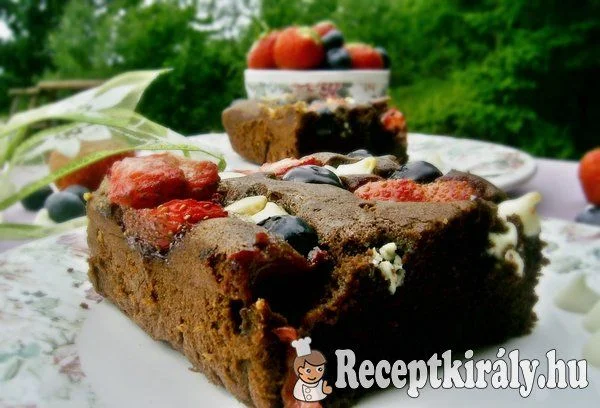 Áfonyás-epres fehércsokis brownie recept
