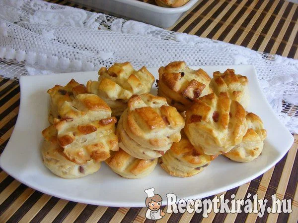 Baconos-lilahagymás pogácsa recept