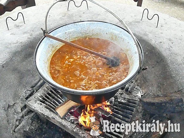 Balatoni paprikás krumpli füstölt kolbásszal