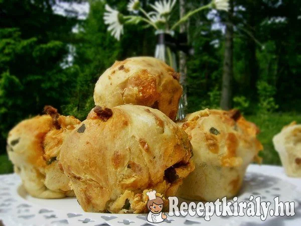 Cheddar sajtos-kolbászos puffancs recept