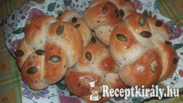 Császárzsemle magokkal