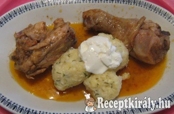 Csirkepörkölt kapros túrógombóccal recept
