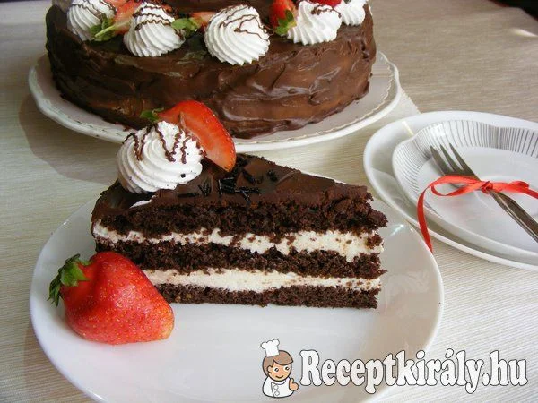 Csokoládétorta tejszínes túrókrémmel