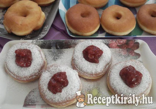 Farsangi fánk házi lekvárral