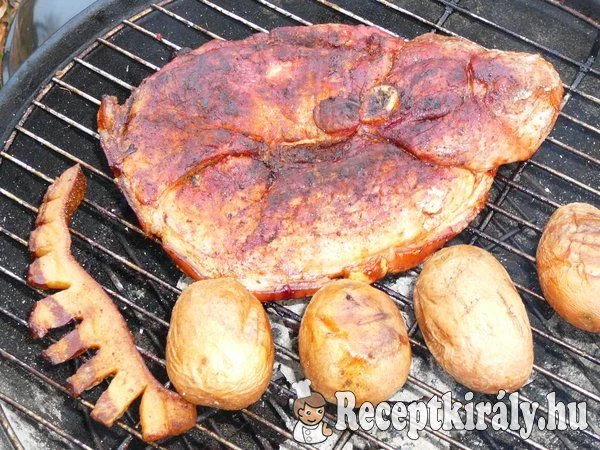 Grillezett óriás sertéscomb burgonyával