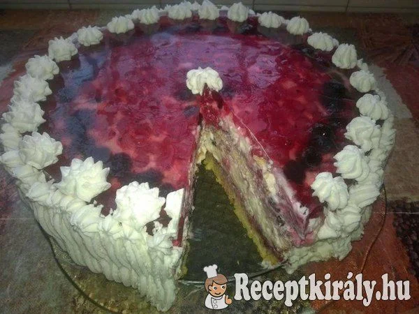 Gyümölcsös meggyes torta tejszínes krémmel