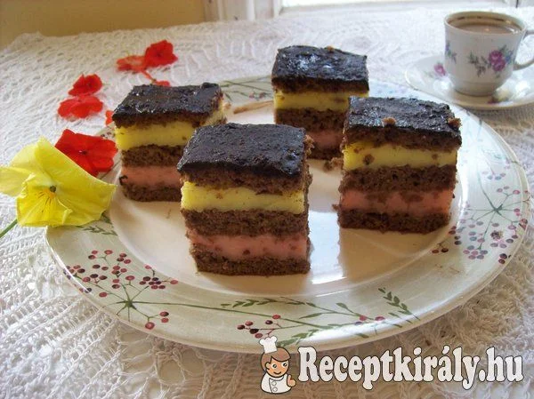 Lajcsi szelet vaníliás és puncsos krémmel