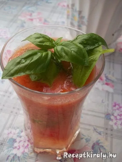 Paradicsom cocktail bazsalikommal vodkával recept