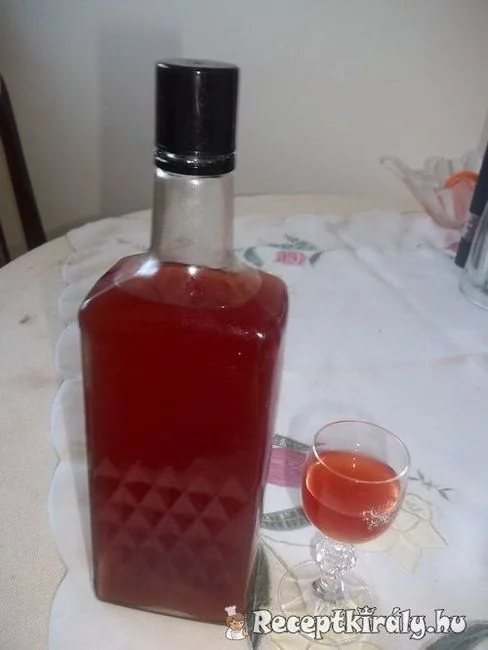 Vodkás szamóca likőr recept