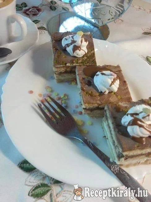 Kekszes-tejfölös szelet sütés nélkül