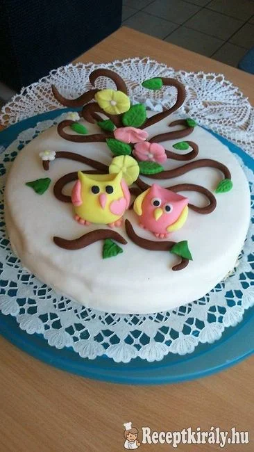 Madártejes bagoly torta fondant díszítéssel