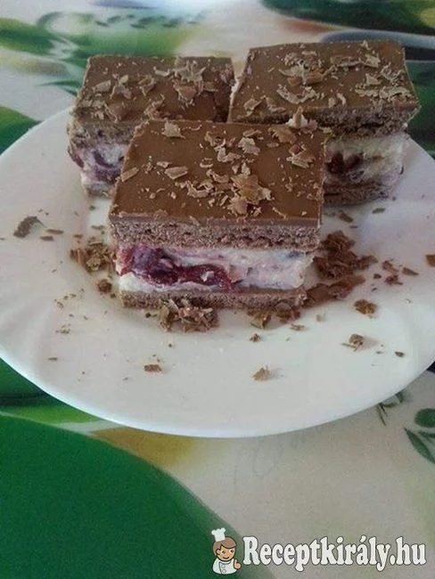 Meggyes krémes kocka recept