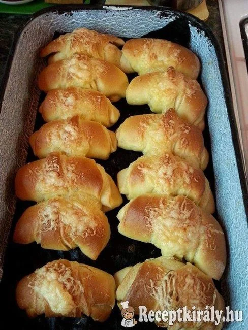 Sajtos-vajas kifli recept