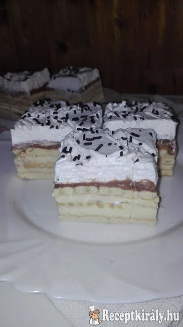 Tejfölös kekszes szelet Erzsike konyhájából