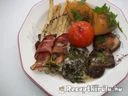 Baconbe tekert spárga mángoldos medvehagymás szósszal – 3. kép