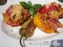 Baconba tekert töltött paprika és paradicsom sütve – 1. kép