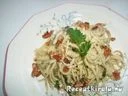 Baconos medvehagymás sajtos spagetti dióval megszórva – 2. kép