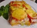 Baconos sonkás pizza tepsiben sütve – 3. kép