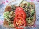 Bruschetta avokádóval paradicsommal és újhagymával – 3. kép