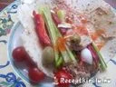 Hummusz zöldségekkel pitában – 3. kép
