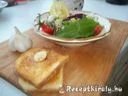 Saláta medvehagymával sprotnival mozzarellával olívával bruschettával – 2. kép
