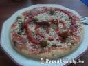 Sonkás zöldséges szalámis pizza – 1. kép