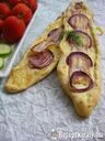 Baconos-lilahagymás kelt tészta csónakok – 2. kép