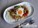 Csirkemellen sült zöldségek tojással – 3. kép