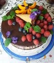 Csokis torta gyümölcsökkel – 1. kép